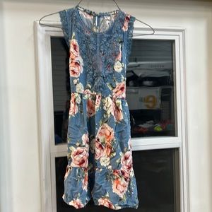 Girls Knot Wroks dress with lace detailing size 8